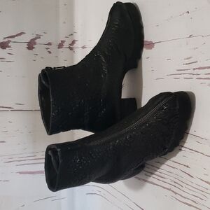 Papucei Textured Black Leather Full Front Zip Bock Low Heel Women' Boots Size 39